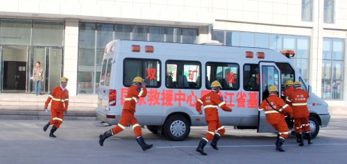 圖為：聞警出動，爭分奪秒