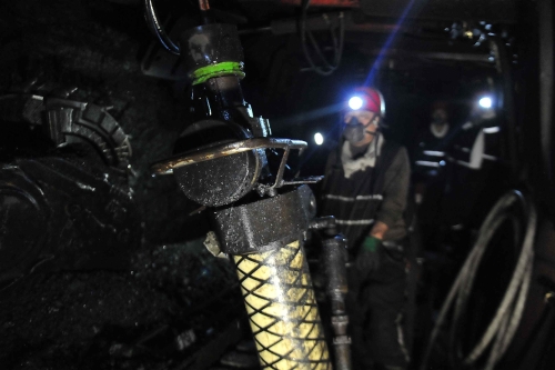 鶴崗礦業公司復工后南山煤礦高檔區采煤工作面