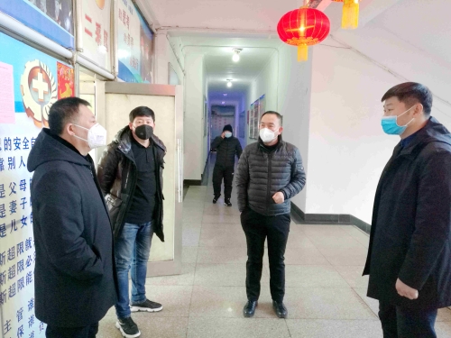 七臺河公司新建煤礦組織黨員干部深入基層檢查疫情防控工作。（李春銘 攝）