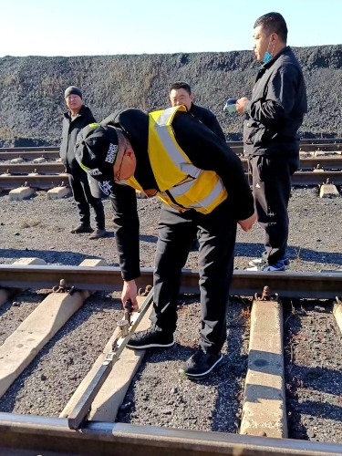 20211021  集團(tuán)公司開展礦區(qū)自營鐵路運(yùn)輸安全質(zhì)量標(biāo)準(zhǔn)化檢查01