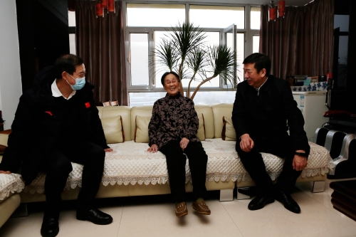 孫成坤在呂伯春遺孀家